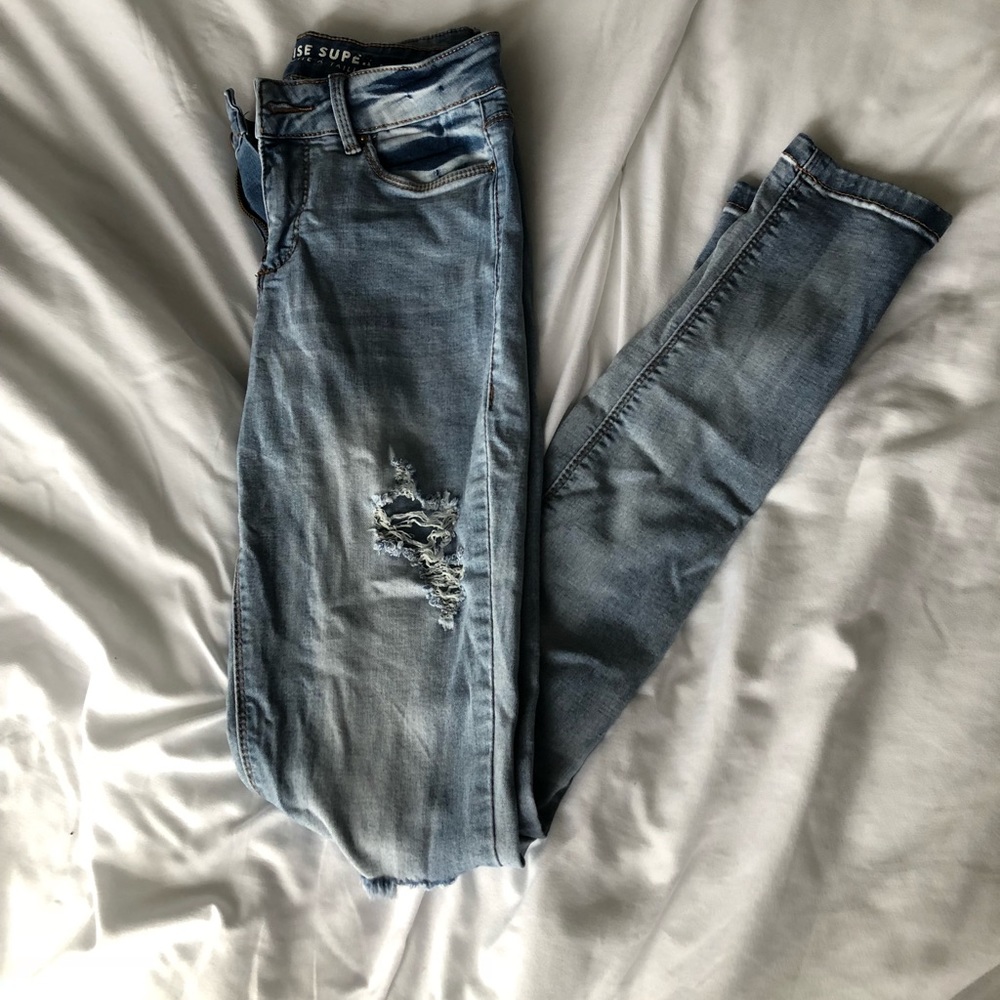 ☮️ distressed stretchy jeans ☮️